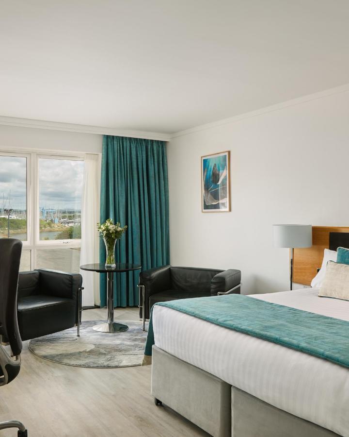 Langstone Quays Resort, Portsmouth Havant Exterior foto
